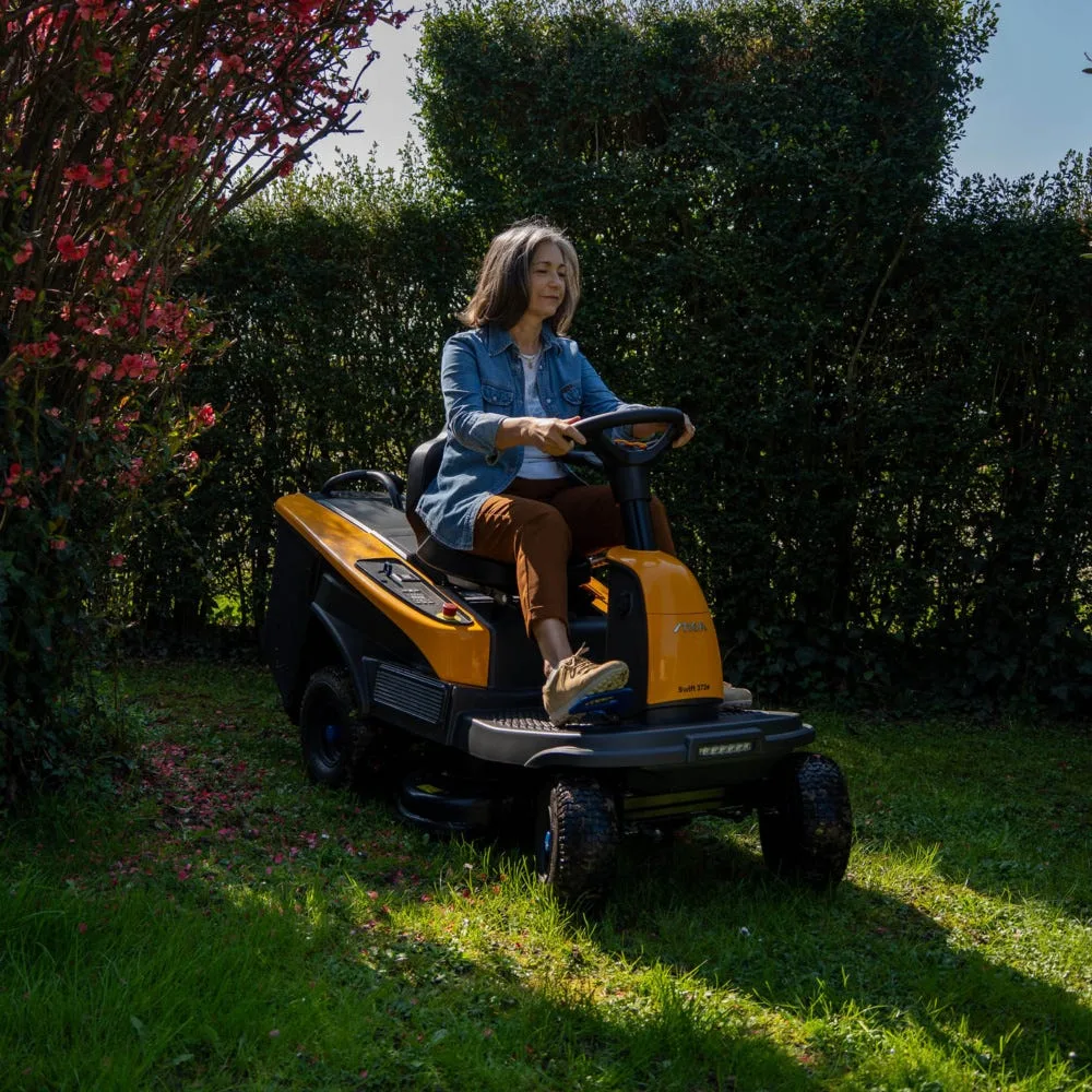 Bateriový zahradní traktor STIGA Swift 372e